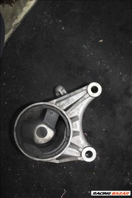 Opel Astra HOpel Astra H 1.9D 2004-2008	Z19DTH motortartó bak 24459772