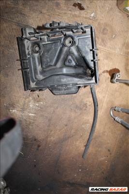 Volkswagen Polo 9N 1.4D 2005 akkumlátor tartó tálca