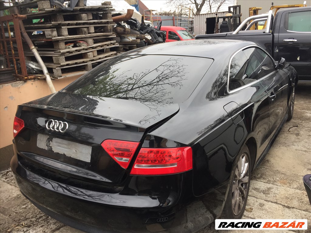 Audi A5 (B8 - 8T) bontott alkatrészei 1. kép