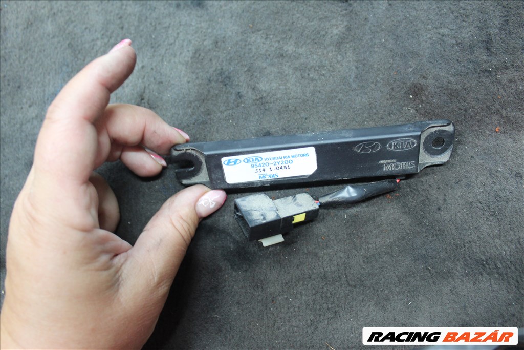 Hyundai ix35 2015 1.7D antenna erősítő modul 954202y200 2. kép