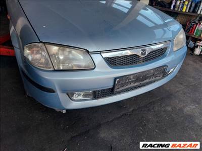 Mazda 323F jobb első fényszóró, bal első fényszóró 