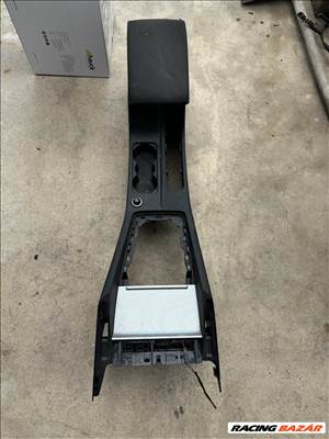 Skoda Octavia III könyöklő