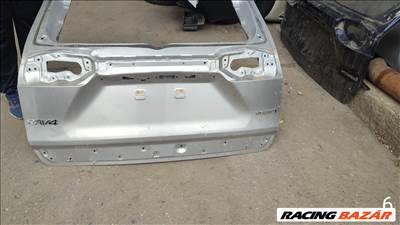 Toyota RAV4 hátsó csomagtérfedél 