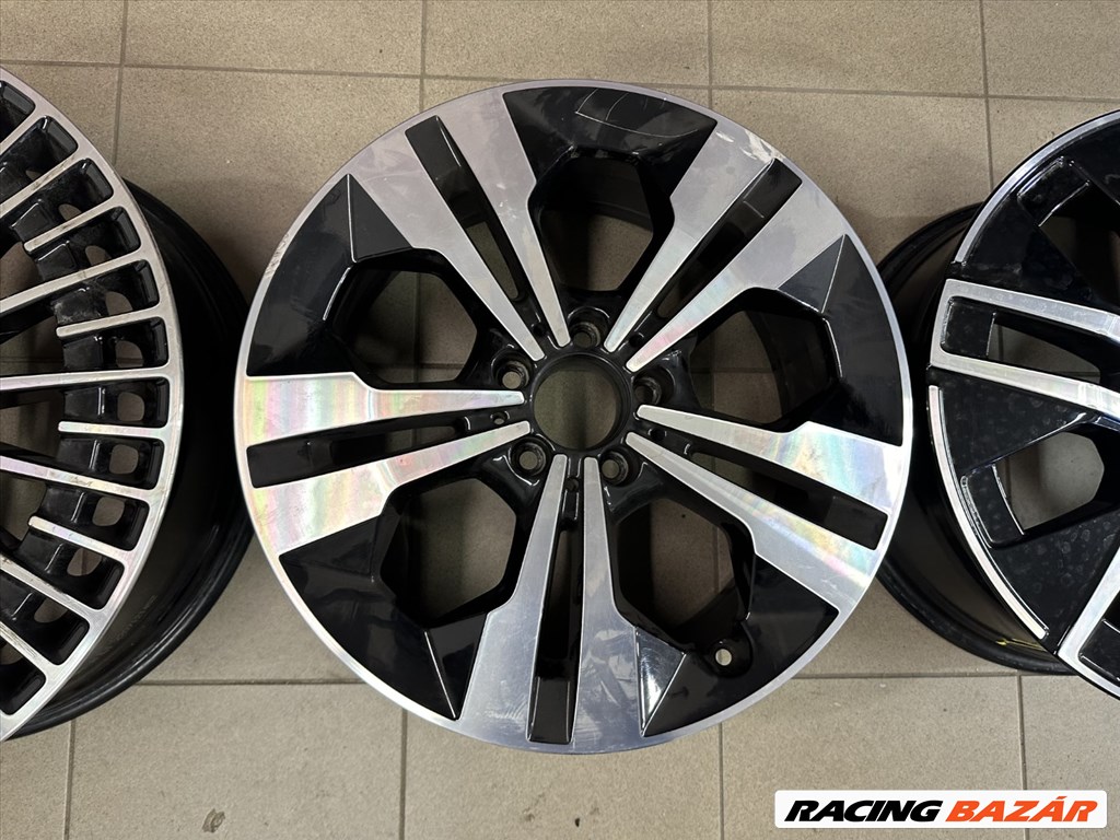 R18 Original Mercedes 7.5J ET53 - A247 401 2900 A2474012900 3db felni 1. kép