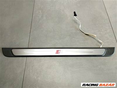 Audi A3 (8Y) jobb oldali belső küszöb burkolat 8y0947417a