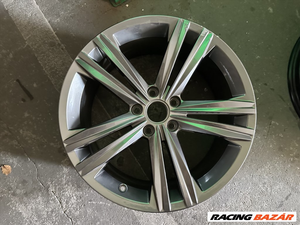 R18 Original Volkswagen 8J ET40 - 3G8 601 025N 3G8601025N 2db felni 1. kép