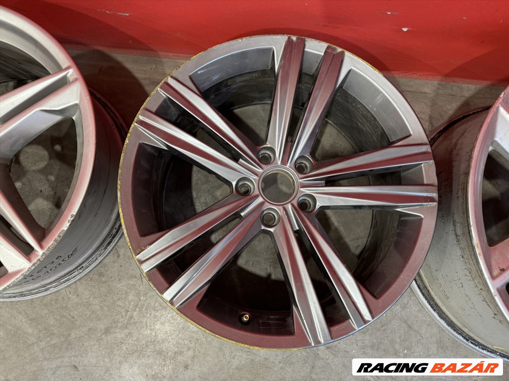 R18 Original Volkswagen 8J ET40 - 3G8 601 025N 3G8601025N 2db felni 2. kép