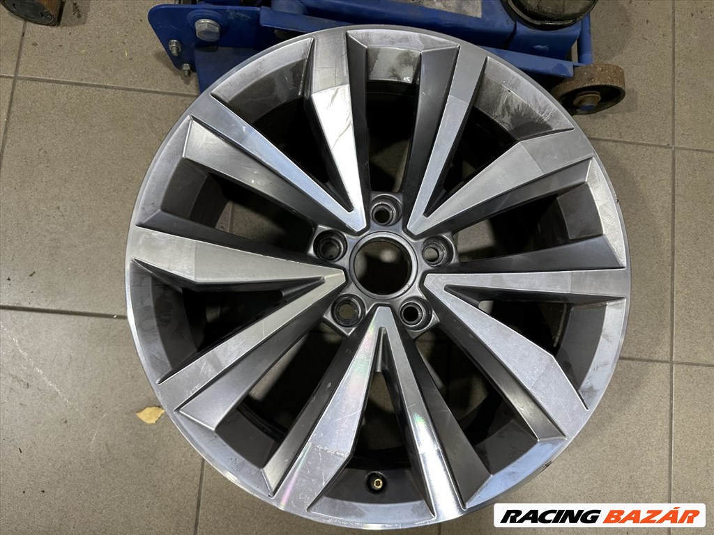 R17 Original Volkswagen 7J ET45 - 2GA 601 025N 2GA601025N 2db alufelni 1. kép