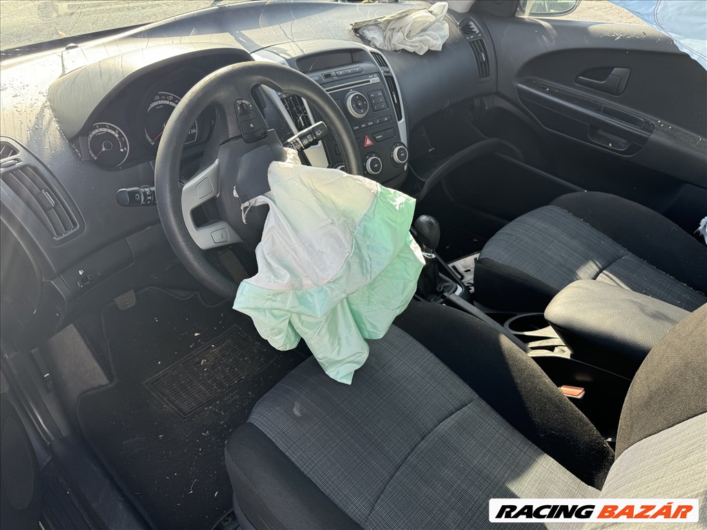 Kia Cee'd (ED) bontott alkatrészei 3. kép