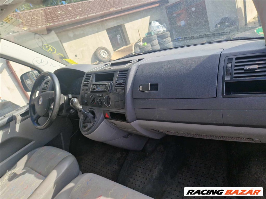 Volkswagen Transporter T5 bontott alkatrészei 8. kép