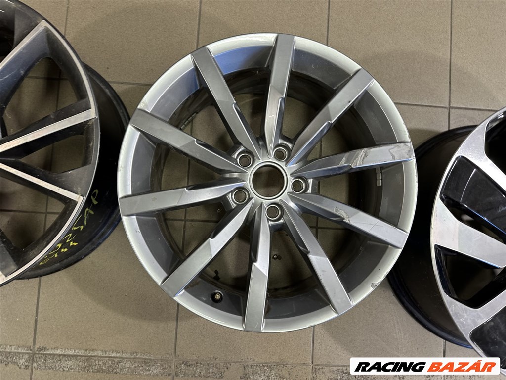 R18 Original Volkswagen 8J ET44 - 3G0 601 025Q 3G0601025Q 2db felni 1. kép