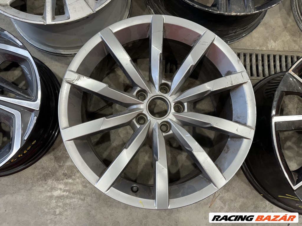 R18 Original Volkswagen 8J ET44 - 3G0 601 025Q 3G0601025Q 2db felni 2. kép