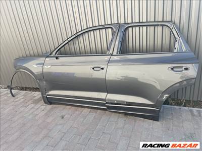 Volkswagen Touareg R line  III Vw Touareg bal oldali ajtók 2019 től