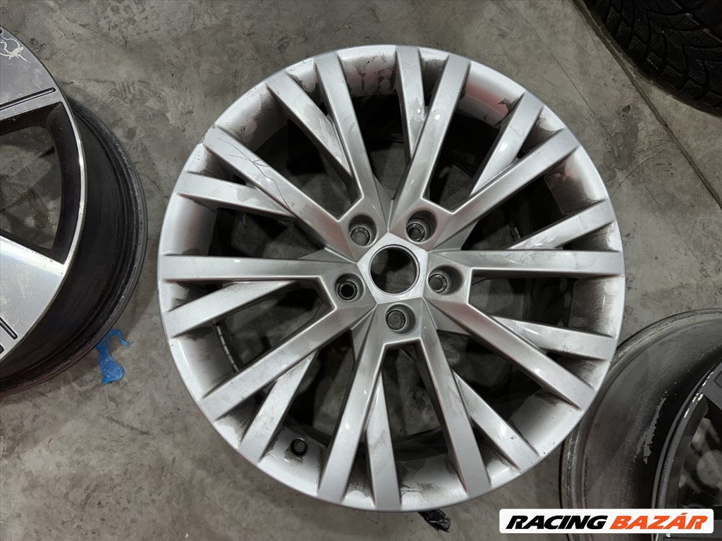 R18 Original Skoda 8J ET44 - 3V0 601 025AN 3V0601025AN 3db alufelni 1. kép