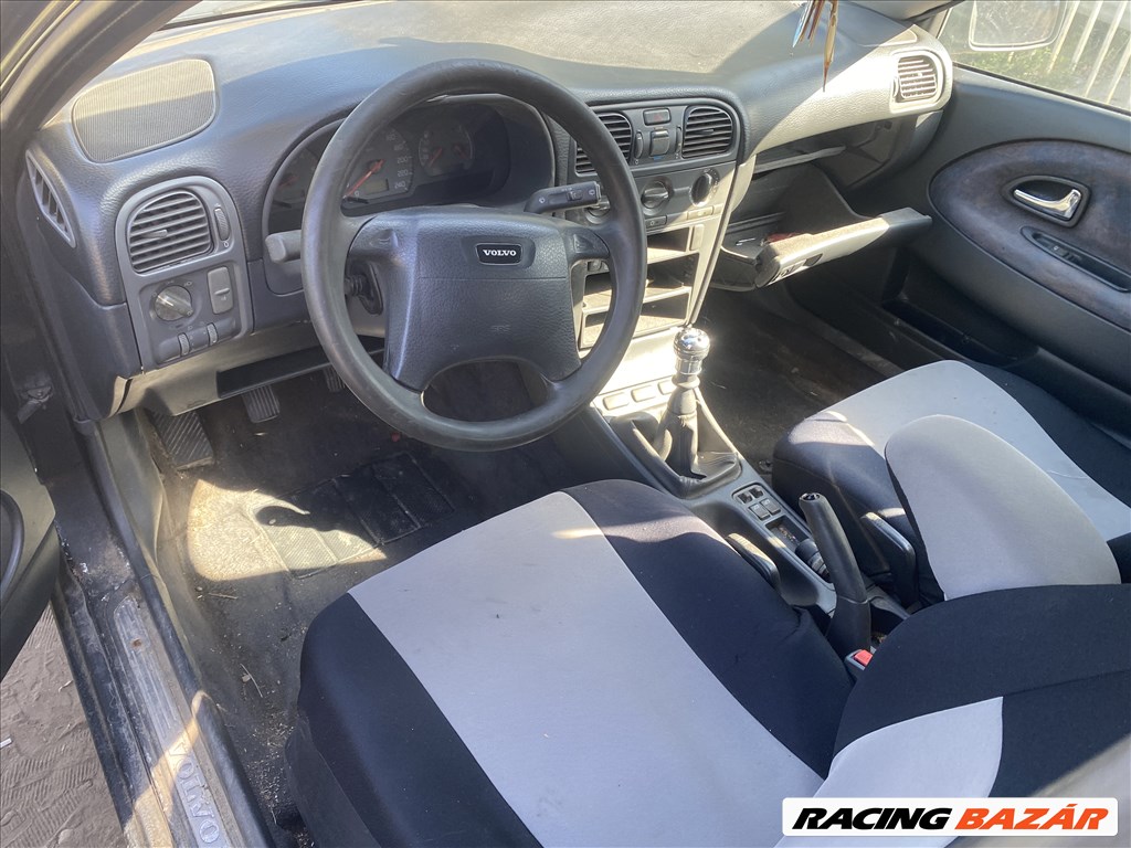 Volvo V40 1.9D bontott alkatrészei 2. kép