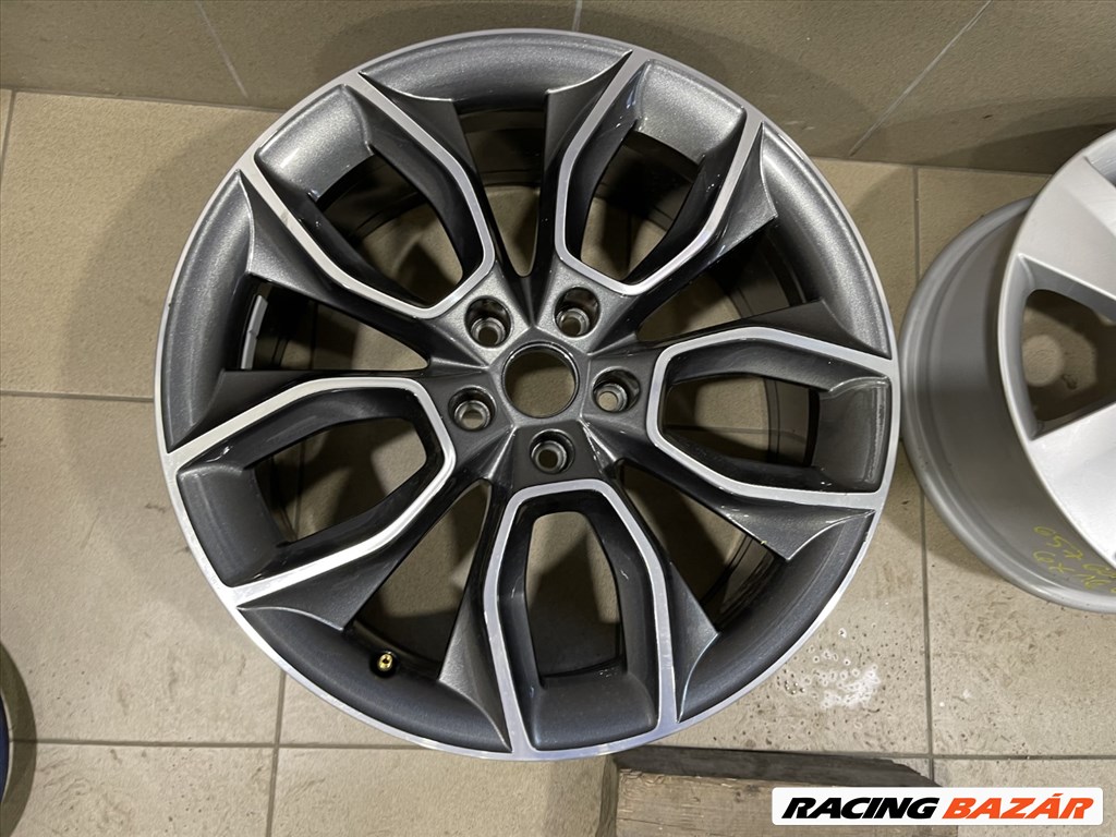 R19 Original Skoda 8J ET44 - 3V0 601 025AA 3V0601025AA 1db alufelni 1. kép
