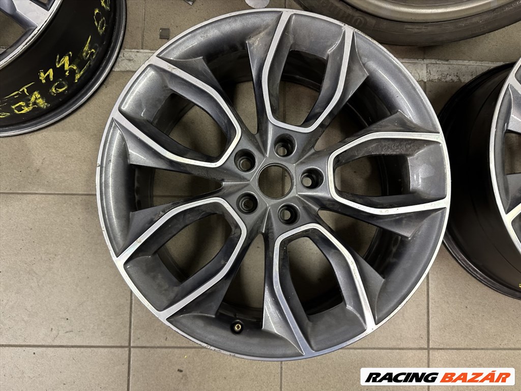 R19 Original Skoda 8J ET44 - 3V0 601 025AA 3V0601025AA 1db alufelni 3. kép