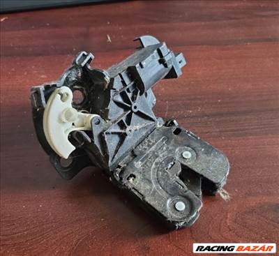 Audi A3 (8P), Audi A6 (C6 - 4F), Audi A4 (B6/B7) csomagtér ajtó zár  8p4827505b