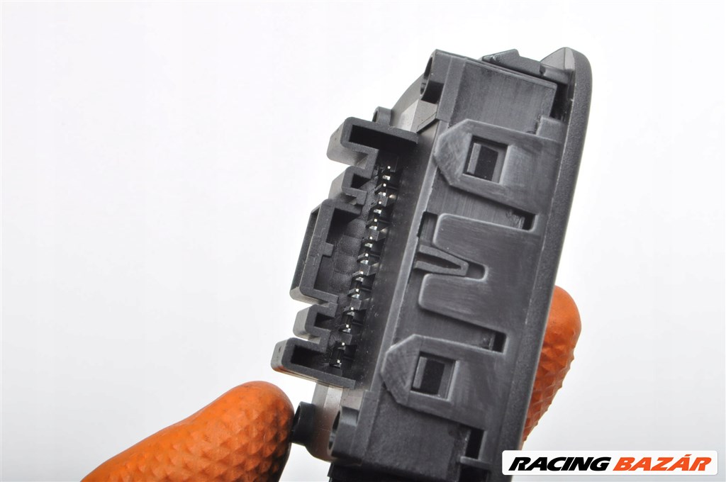 Bentley Bentayga, Audi Q7 (4M) csomagtér ajtó nyitó panel 36a959511 5. kép