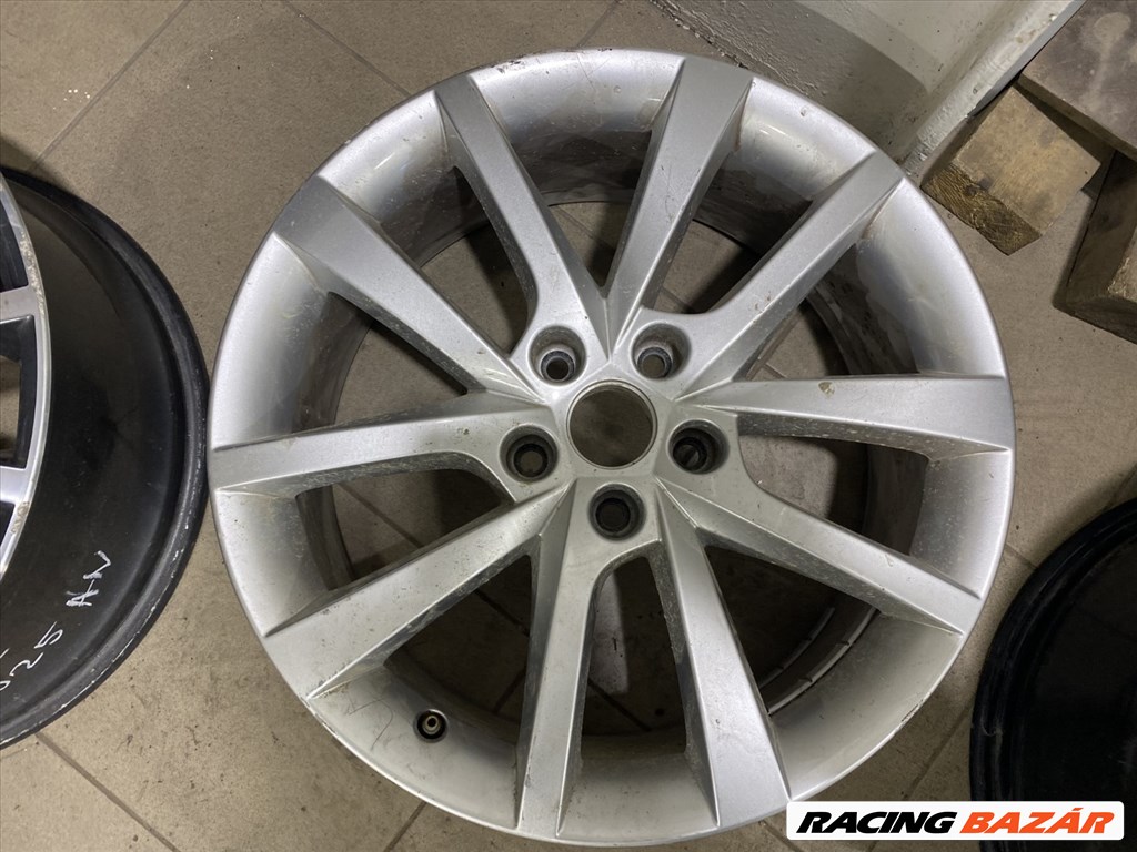 R18 Original Skoda 7J ET43 - 565 601 025D 565601025D 2db alufelni 1. kép