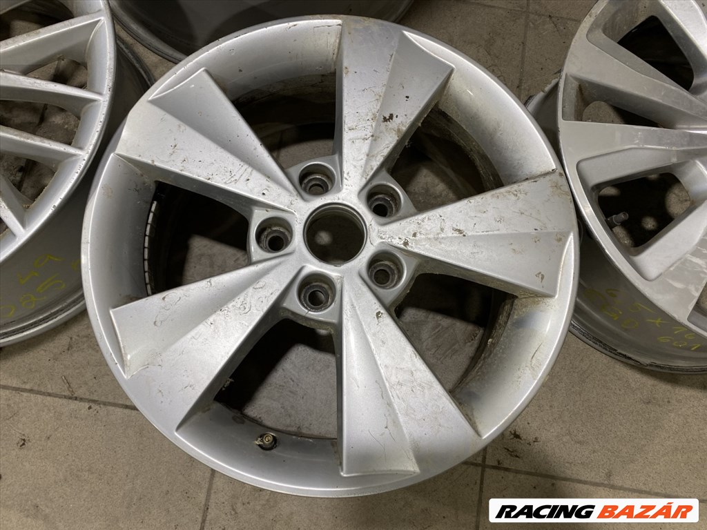 R16 Original Skoda 6.5J ET46 - 5E0 601 025C 5E0601025C 3db alufelni 1. kép