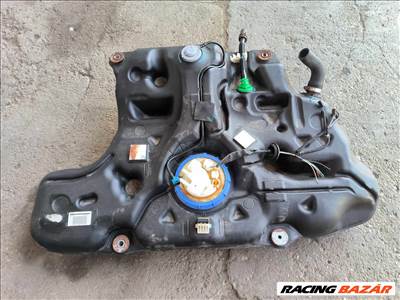 Toyota Avensis (T270) Tank