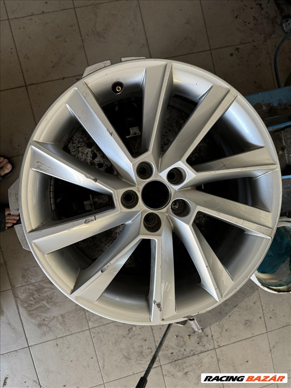 R17 Original Skoda 6.5J ET40 - 657 601 025D  657601025D 2db alufelni 1. kép
