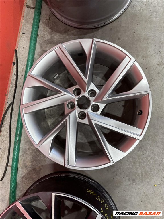 R18 Original Skoda 7J ET39 - 657 601 025A 657601025A 1db alufelni 1. kép