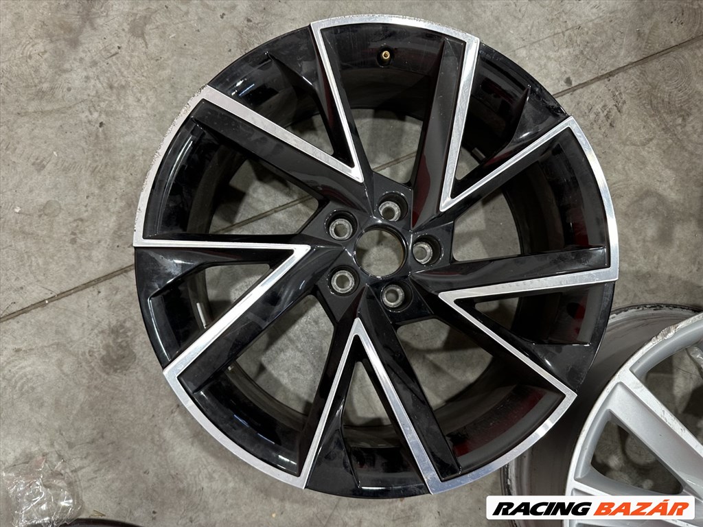 R18 Original SKoda 7J ET39 - 657 601 025GJ 657601025GJ 1db alufelni 1. kép