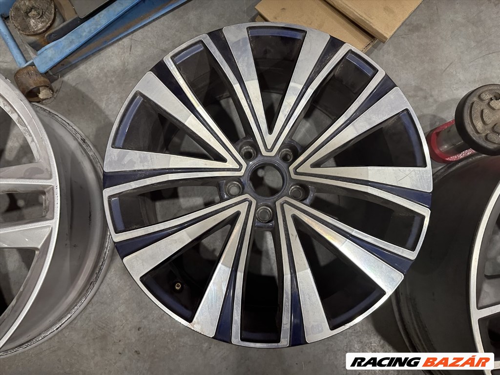 R18 Original Volkswagen 8J ET40 - 3G0 601 025F 3G0601025F 1db felni 1. kép