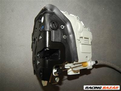 Audi A4 (B9 - 8W) bal hátsó ajtózár 8x0839015e