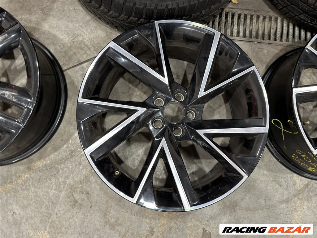 R18 Original Skoda 7.5J ET46 - 6V0 601 025K  6V0601025K 3db alufelni 1. kép