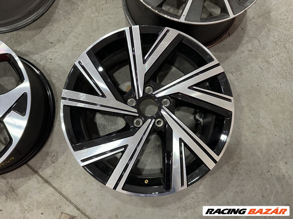 R18 Original Volkswagen 7.5J ET51 5H0 601 025AE 5H0601025AE 2db felni 1. kép