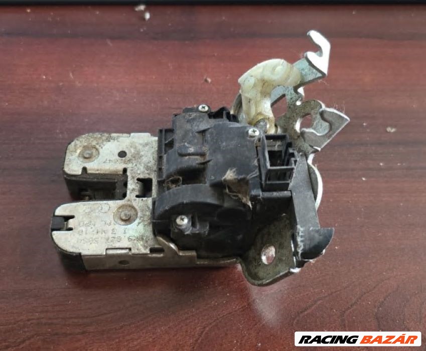 Audi A3 (8V), Audi TT (8S), Skoda Octavia III, Skoda Fabia III, Skoda Superb II csomagtér ajtó zár  8k9827505a 1. kép