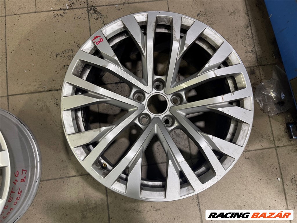 R18 Original Volkswagen 8J ET25 - 7G0 601 025H 7G0601025H 3db felni 1. kép