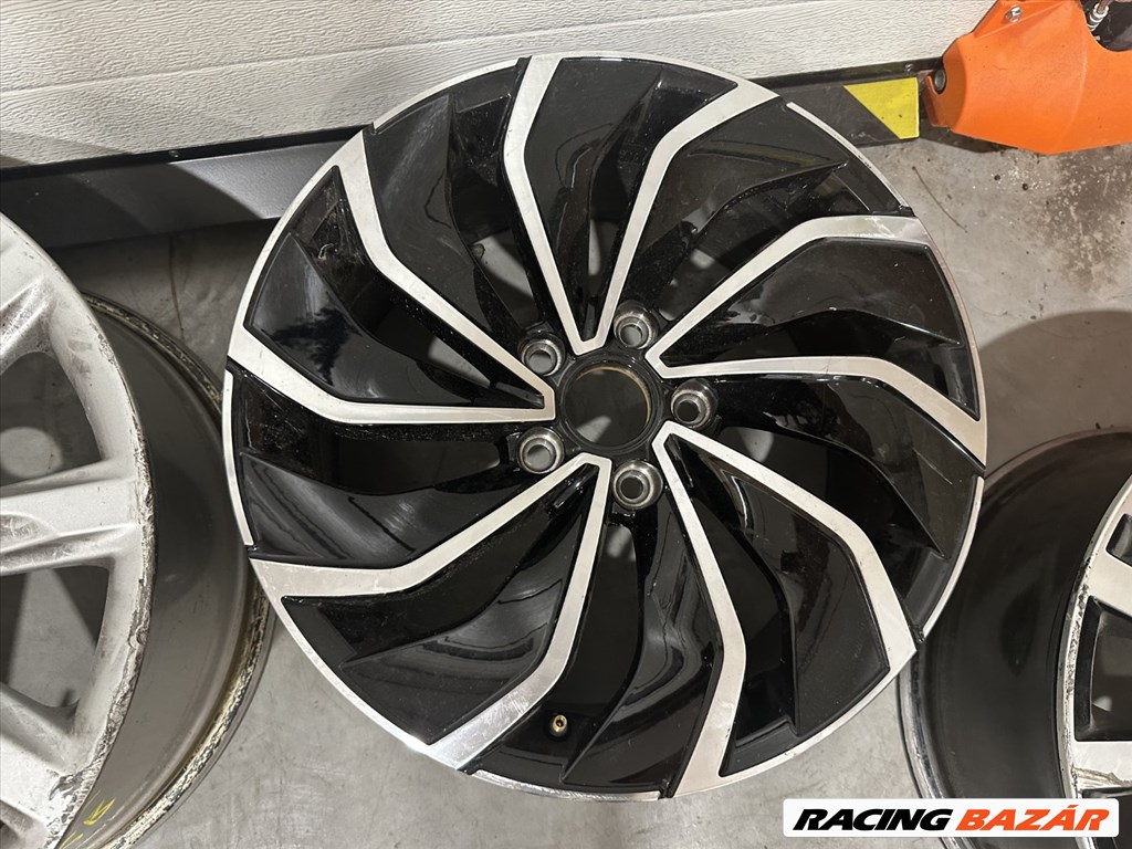 R17 Original Volkswagen 7.5J ET51 - 5H0 601 025D 5H0601025D 2db felni 1. kép