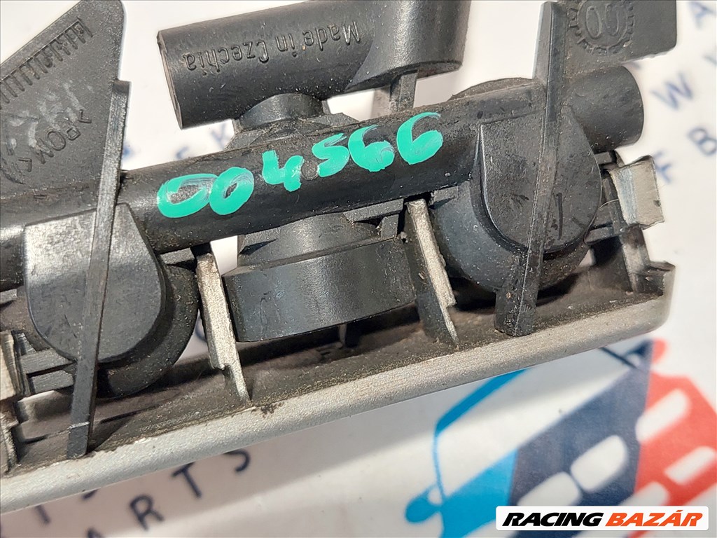 BMW E46 sedan touring jobb első ezüst fényszórómosós lámpamosó bajuszléc takaró fúvóka (004566) 61678374370 2. kép