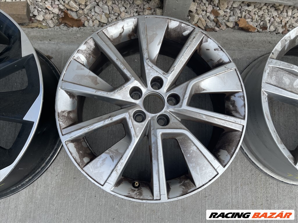 R17 Original Skoda 6.5J ET40 - 658 601 025D 658601025D 1db alufelni 1. kép