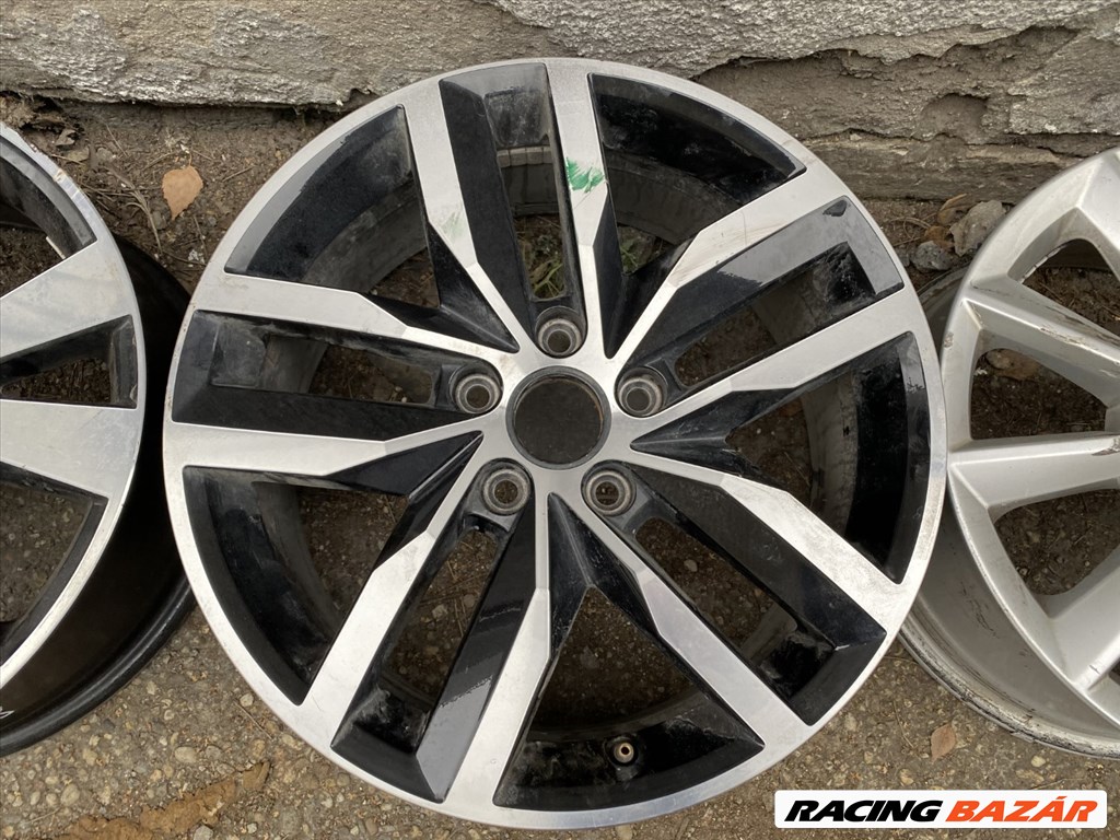 R17 Original Volkswagen 7J ET49 - 5G0 601 025B 5G0601025B 3db alufelni 1. kép