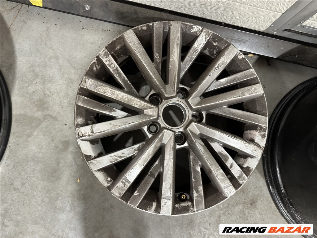 R16 Original Volkswagen 6.5J ET43 2GA 601 025AA 2GA601025AA 1db felni 1. kép