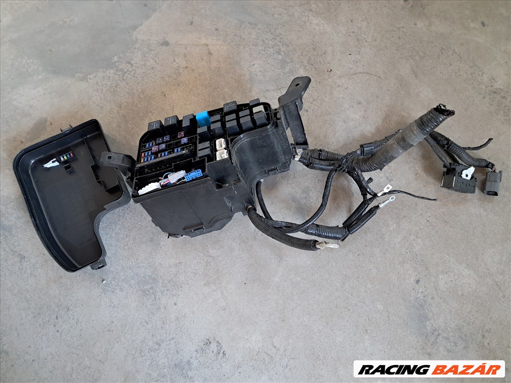 Mazda 3 (BM) 2.2 diesel motortéri biztosítékdoboz 1. kép