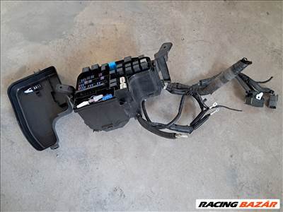 Mazda 3 (BM) 2.2 diesel motortéri biztosítékdoboz