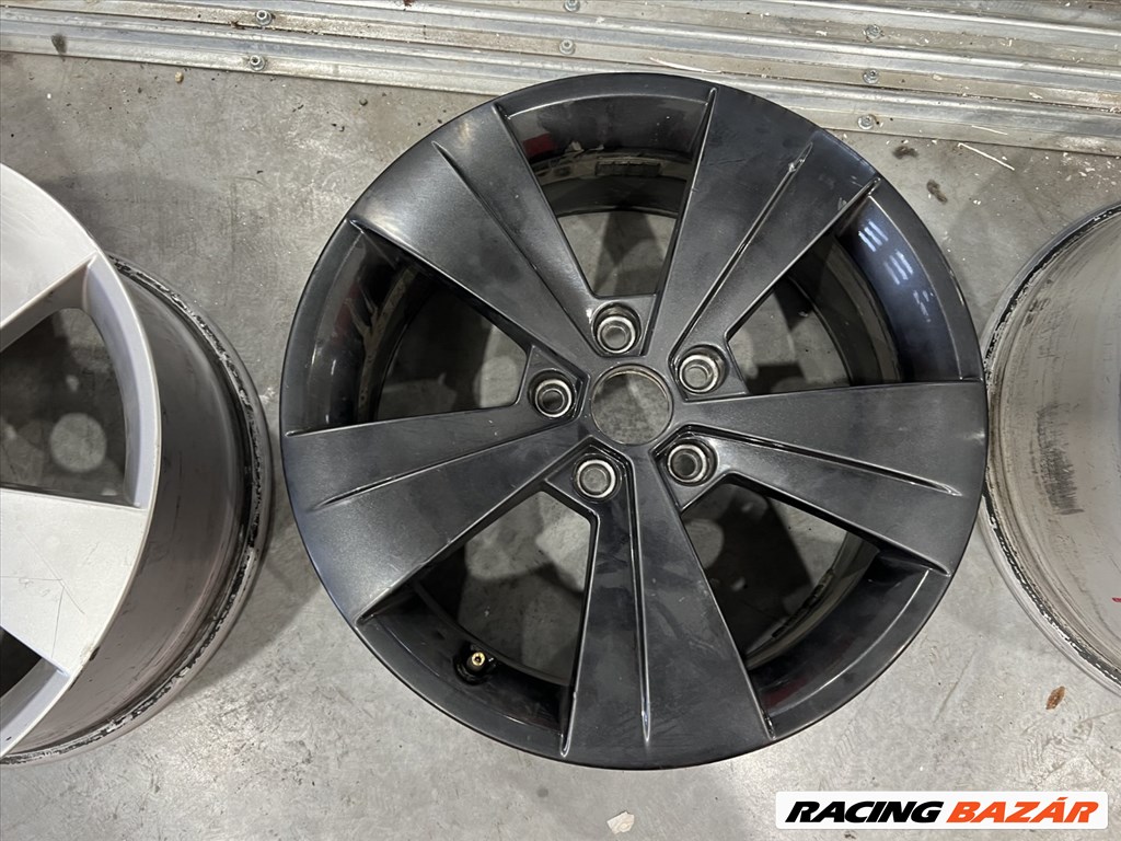 R17 Original Skoda 6.5J ET41 - 3V0 601 025AS 3V0601025AS 1db alufelni 1. kép