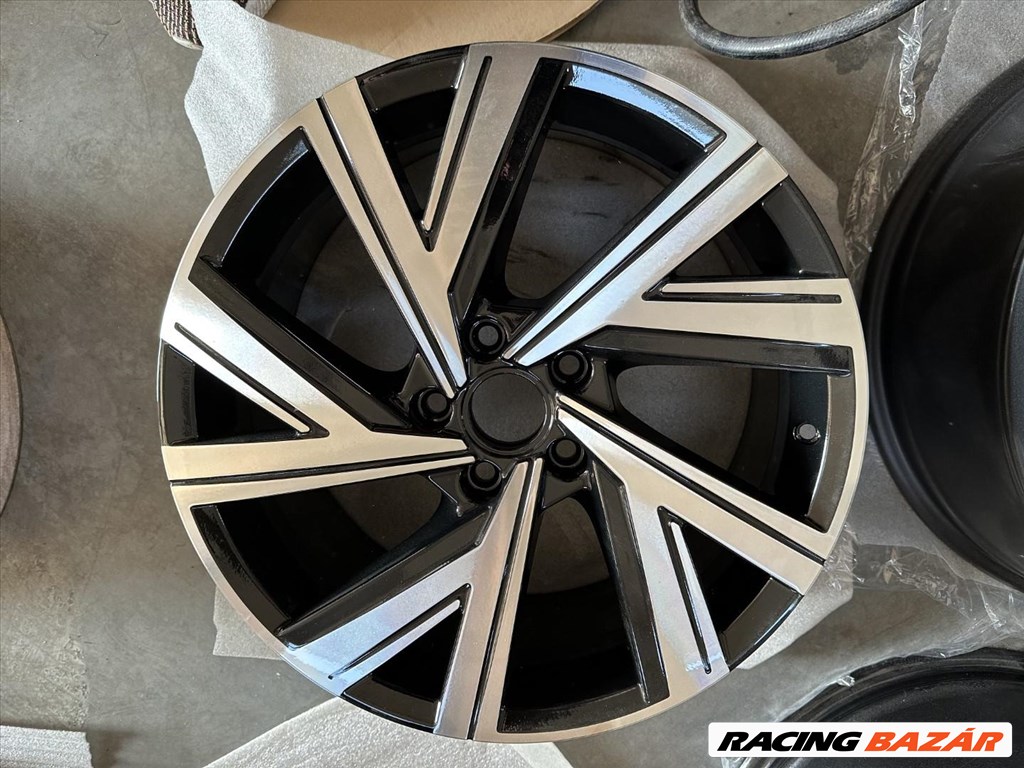 R18 Original Volkswagen 7.5J ET51 5H0 601 025AB 5H0601025AB 1db felni 1. kép