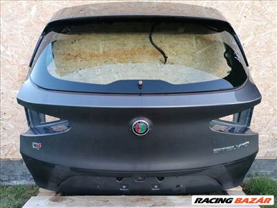 Alfa Romeo Stelvio csomagtér ajtó