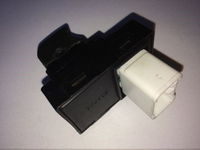 KIA CEED Jobb hátsó Ablakemelő Kapcsoló 2. kép