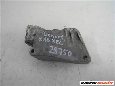 Opel Astra G  generátortartóbak 90571112