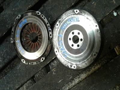 TOYOTA YARIS (SCP1_, NLP1_, NCP1_) Kuplung Szett Lendkerékkel