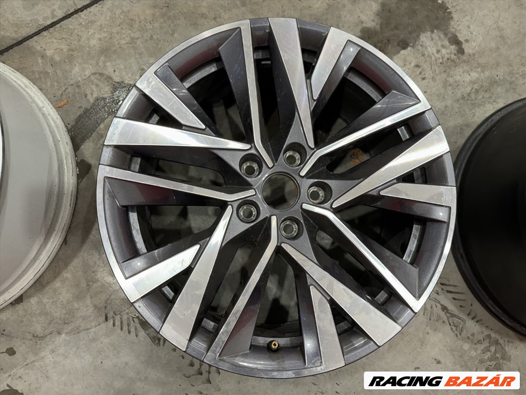 R18 Original skoda 7.5J ET48 - 5E3 601 025BF 5E3601025BF 1db alufelni 1. kép