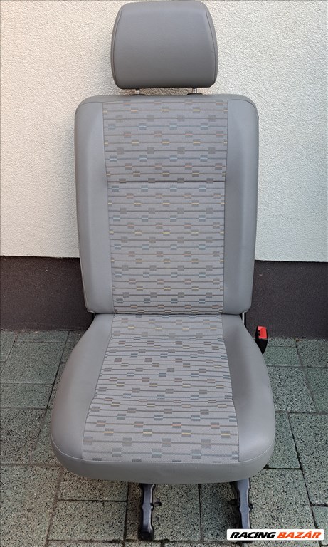 VW T5 T6 Transporter Caravelle dönthető 1-es ülés tolóajtó melletti 1. kép